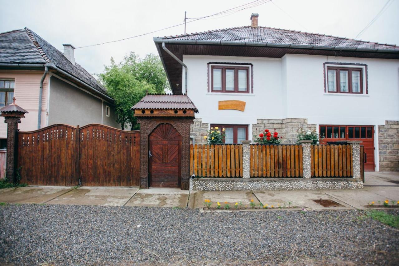 Gyongyvirag Panzio Hotel Lupeni  Buitenkant foto